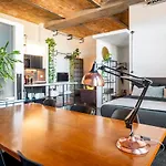 Loft & Artist Studio In An Industrial Creative Hub