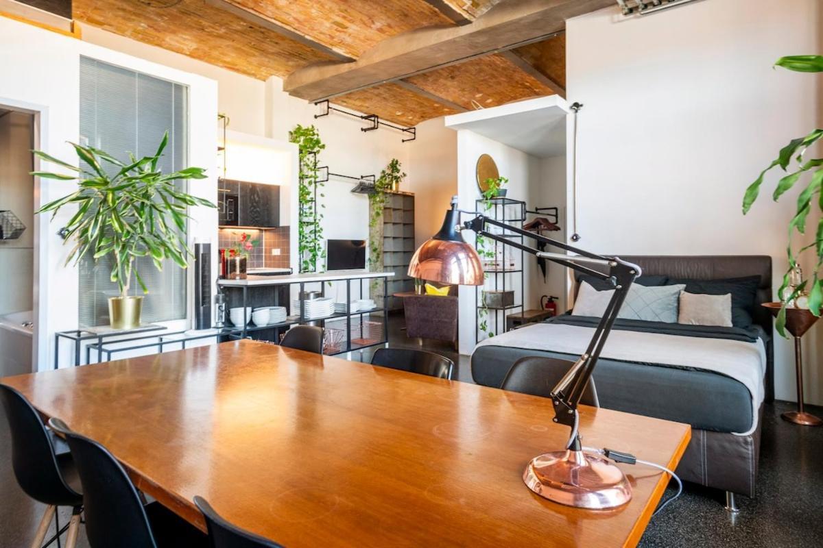 Loft & Artist In An Industrial Creative Hub