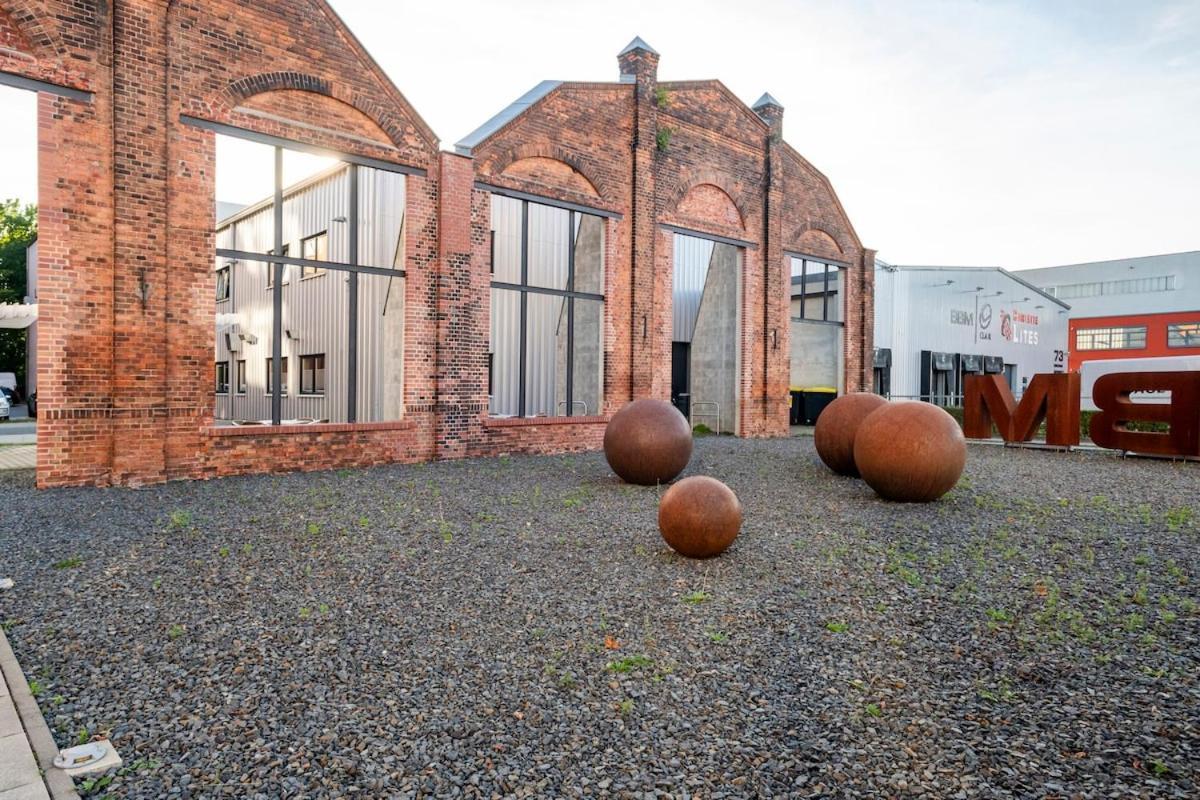 Loft & Artist In An Industrial Creative Hub *