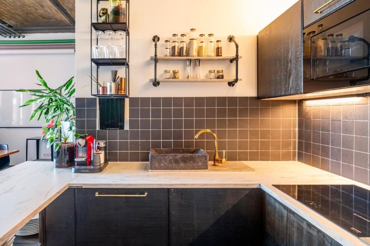 Apartment Loft & Artist In An Industrial Creative Hub *