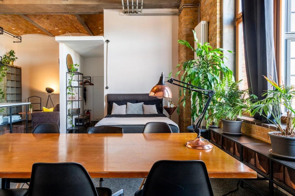 Loft & Artist In An Industrial Creative Hub Berlijn