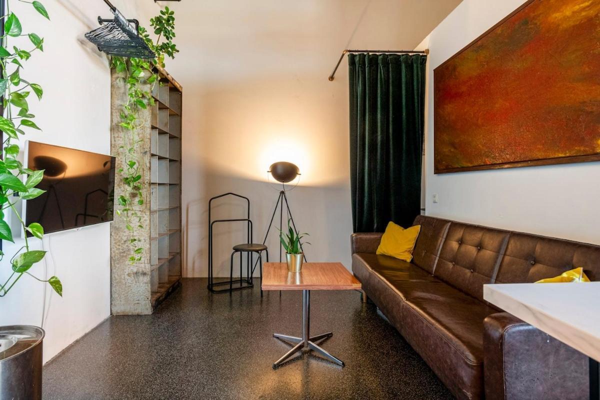 Loft & Artist In An Industrial Creative Hub * Berlijn