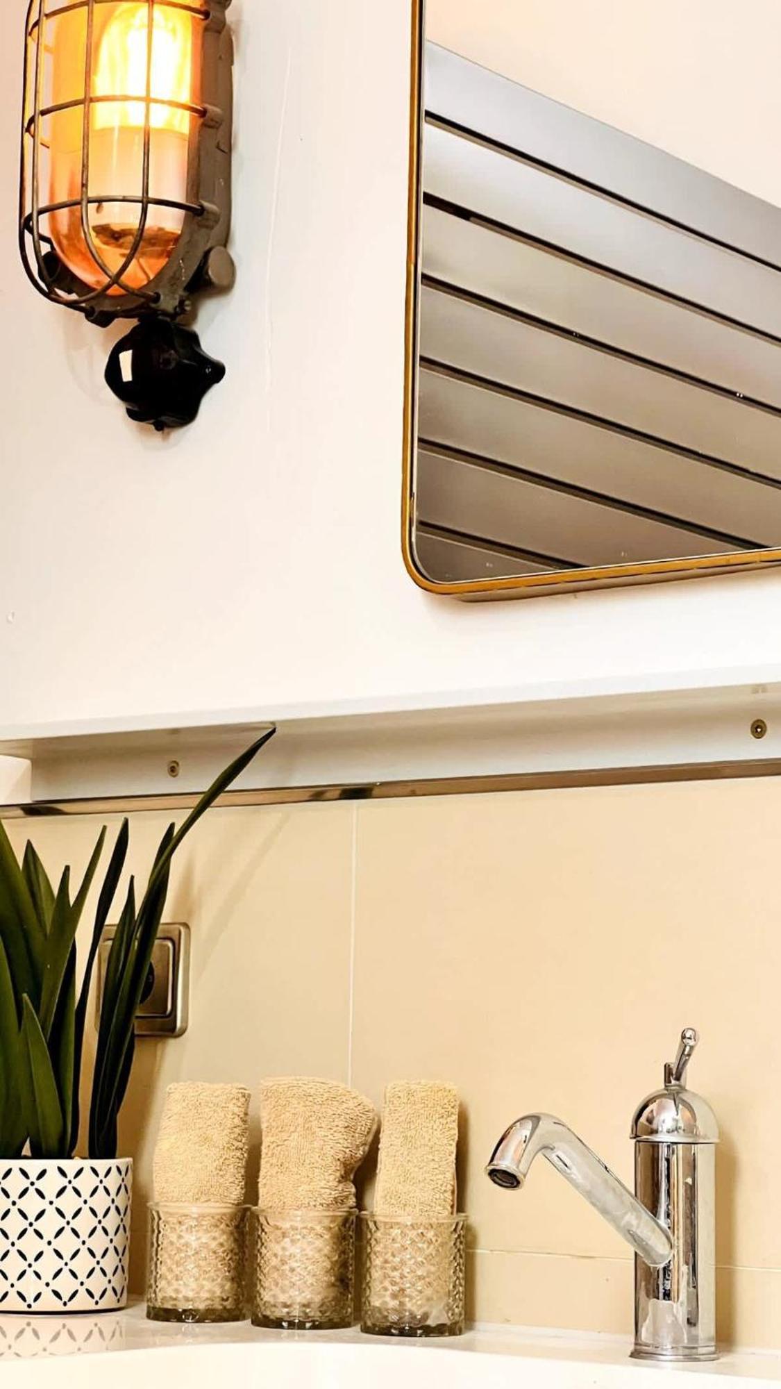 Loft & Artist In An Industrial Creative Hub Appartement