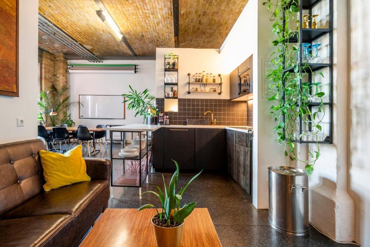 Loft & Artist In An Industrial Creative Hub Appartement Berlijn